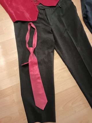 Lote Novio Chaleco Rojo y Pantalón azul de regalo