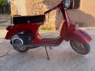 Vespa P200E Roja