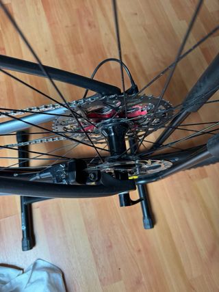 Bicicletta MTB in carbonio