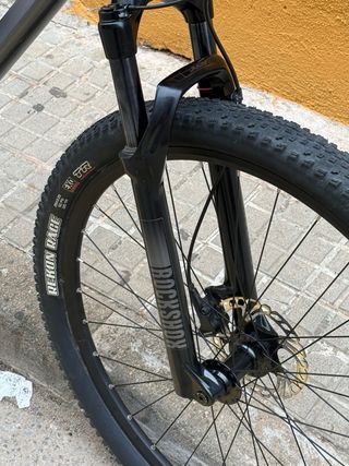 Bicicletta MTB in carbonio