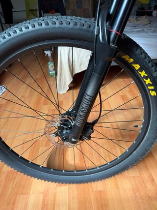 Bicicletta MTB in carbonio