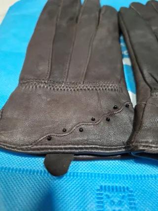 Guantes de piel mujer marrones.

C43