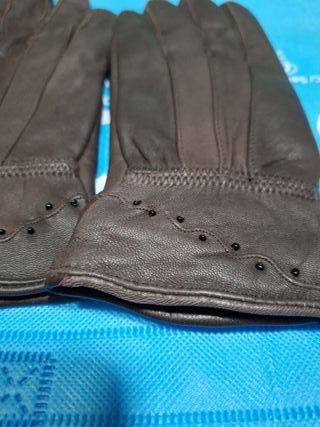 Guantes de piel mujer marrones.

C43