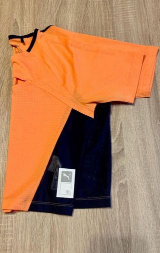 Camiseta Crop Puma Naranja y Gris