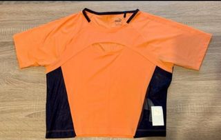 Camiseta Crop Puma Naranja y Gris