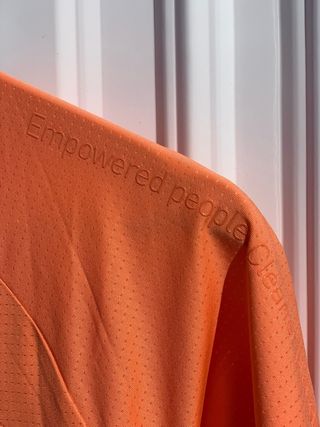 Camiseta Crop Puma Naranja y Gris