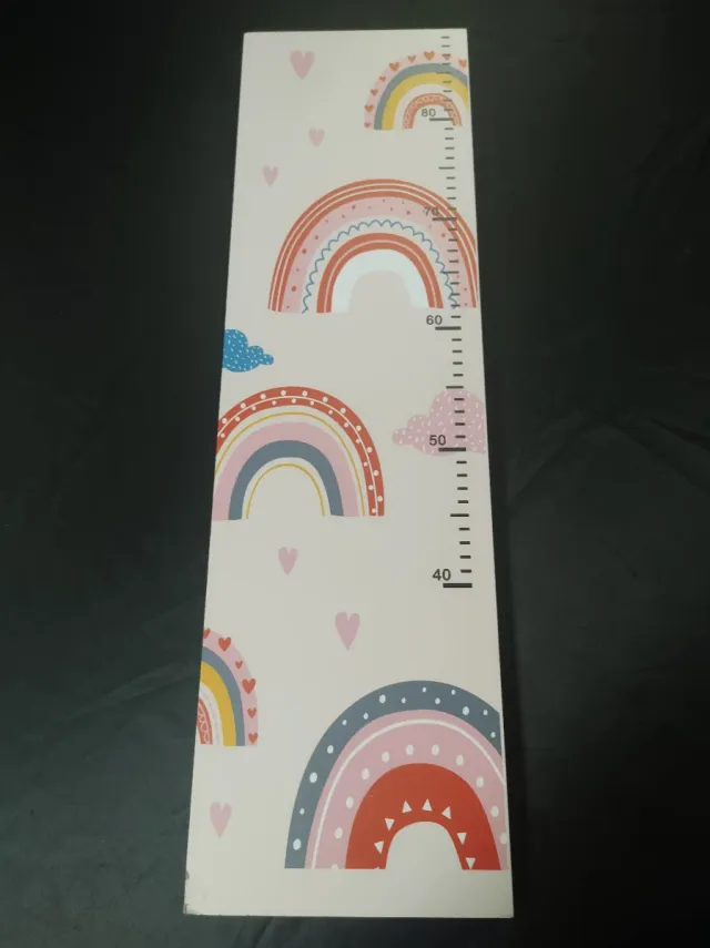 Misuratore di crescita infantile con scala in centimetri