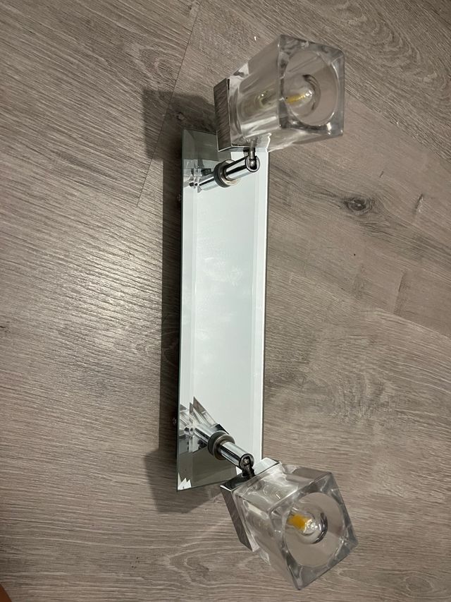 Focos movibles de cristal y metal