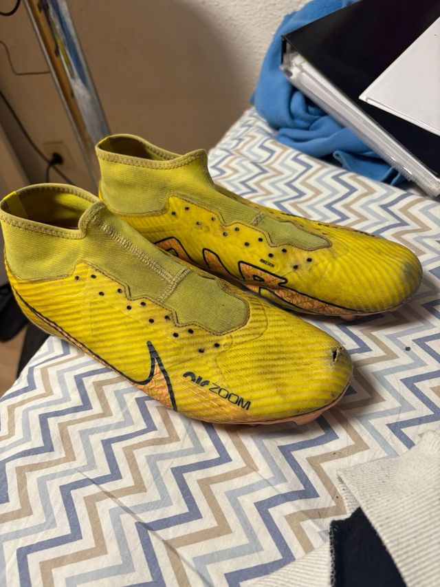 Botas de fútbol Nike Amarillas Talla 42