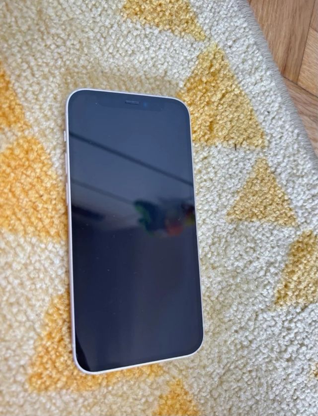 iPhone 12 mini
-Senza caricabatterie 
-Tutto originale