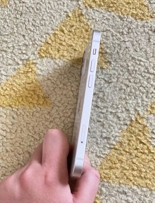 iPhone 12 mini
-Senza caricabatterie 
-Tutto originale