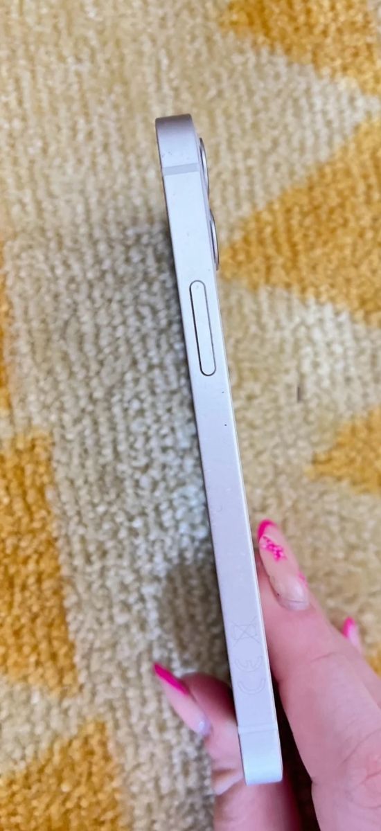 iPhone 12 mini
-Senza caricabatterie 
-Tutto originale