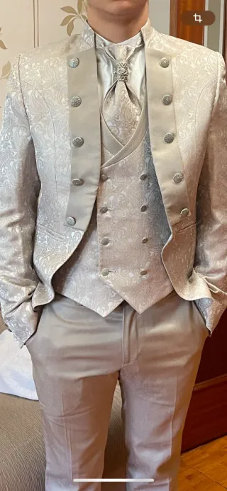 Traje de hombre boda gitana con bordado
