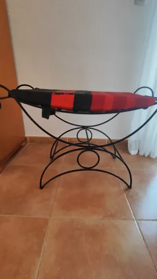 Fucina nera a piedi nudi
