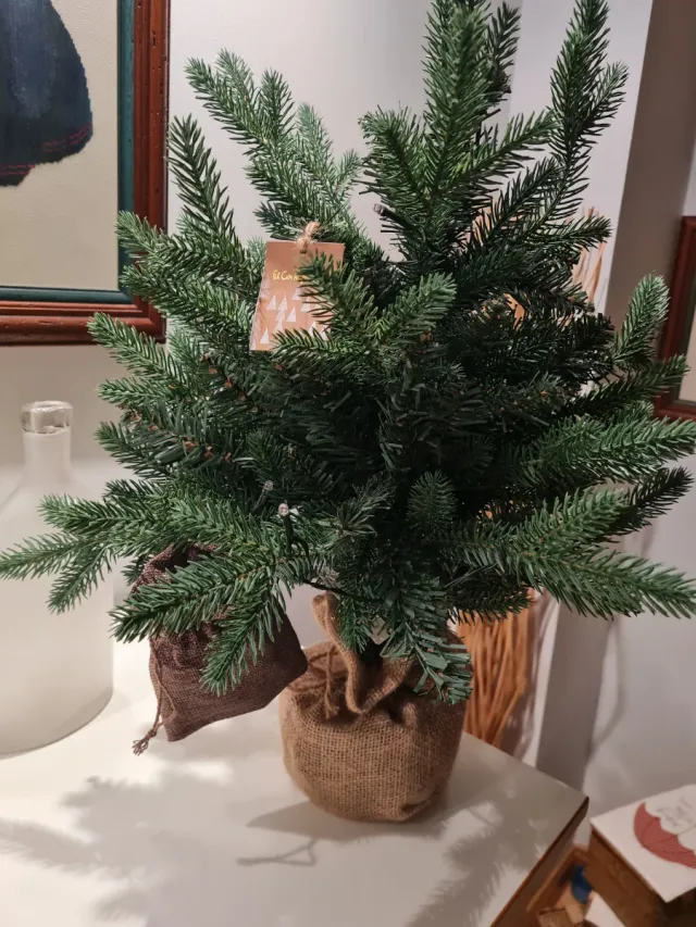 Árbol de Navidad pequeño decorado