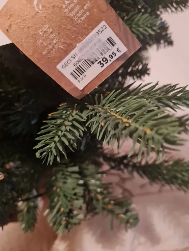 Árbol de Navidad pequeño decorado