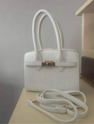 Bolso de mano blanco con correa