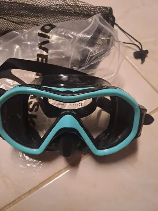 Maschera subacquea con custodia
