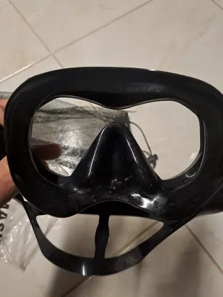 Maschera subacquea con custodia