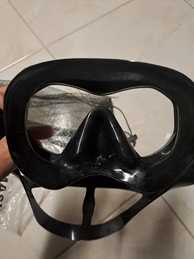 Maschera subacquea con custodia