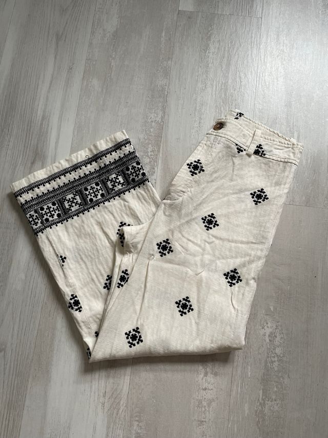 Pantalón bordado