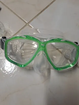 Maschera subacquea verde