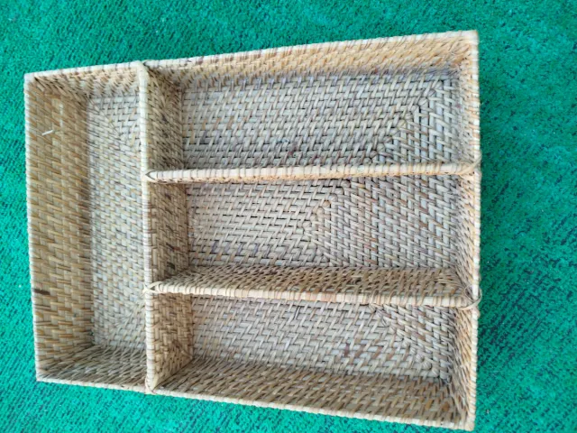 Cubertero de ratán con 4 compartimentos