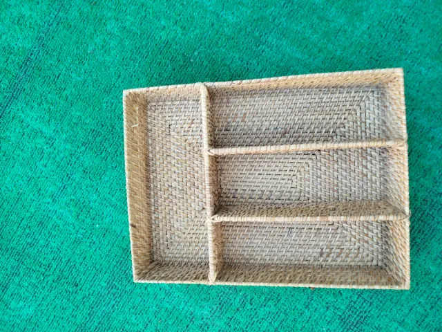 Cubertero de ratán con 4 compartimentos