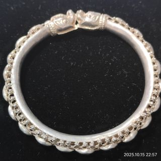 Pulsera india de plata con diseño de animales