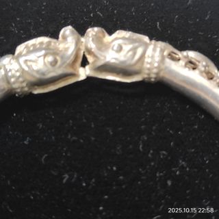 Pulsera india de plata con diseño de animales