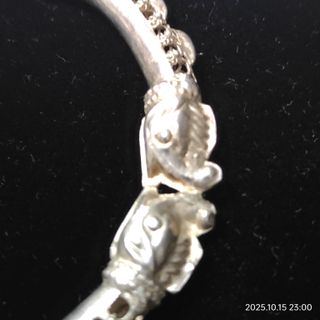 Pulsera india de plata con diseño de animales
