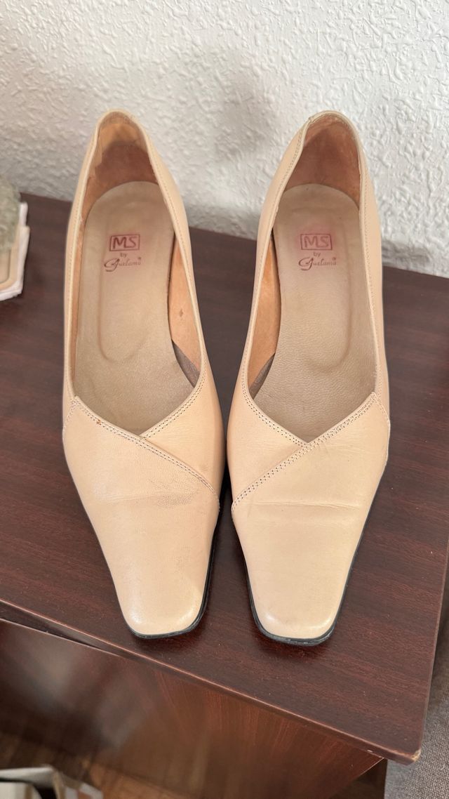 Zapatos de Piel Beige Talla 36