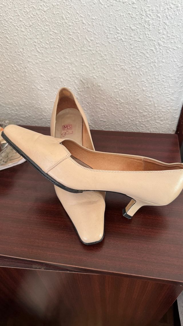 Zapatos de Piel Beige Talla 36