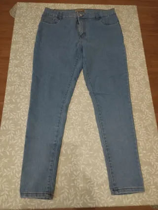 Lote de pantalón vaquero y encerado negro