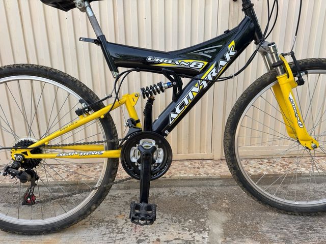 Bicicleta ActivTrak Urban 8 Negra y Amarilla