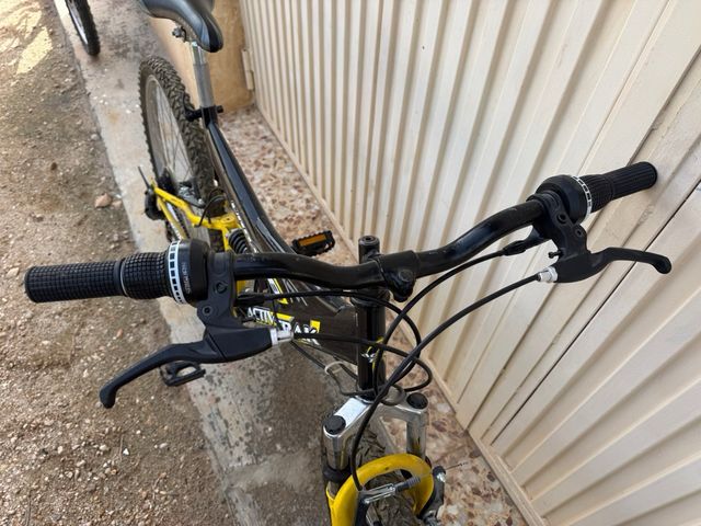 Bicicleta ActivTrak Urban 8 Negra y Amarilla