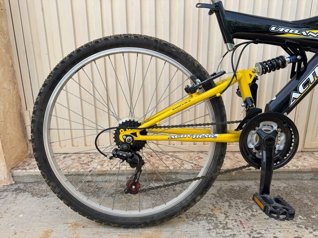 Bicicleta ActivTrak Urban 8 Negra y Amarilla