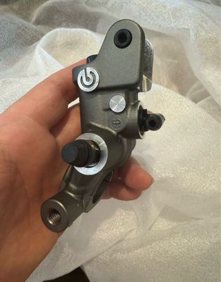 Bomba de embrague Brembo