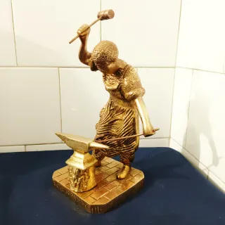 Figura Bronce Herrero Macizo