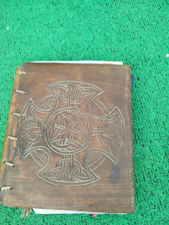 Cuaderno rústico con diseño celta