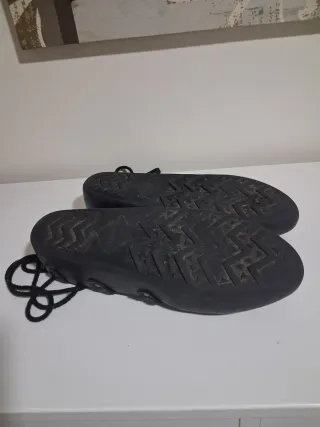 Alpargatas  ,abarcas de goma negras talla 43