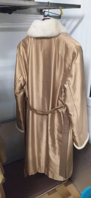 Giaccone oro con pelliccia bianca