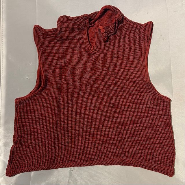 Crop Top sin mangas cuello alto