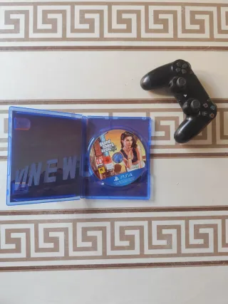 PS4 (PlayStation 4) Negra + Mando y  cables