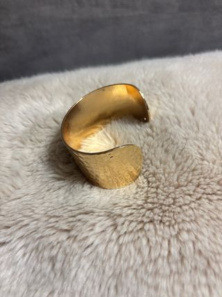 Brazalete dorado martillado