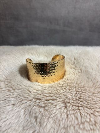 Brazalete dorado martillado