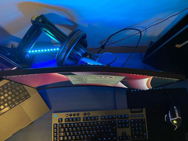 Monitor MSI Optix G24C4 Curvo