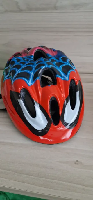 Casco bici infantil Spiderman. Talla 52-56