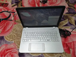 Portátil HP Plata y Negro 500 GB ..disco sólido ..