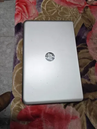 Portátil HP Plata y Negro 500 GB ..disco sólido ..